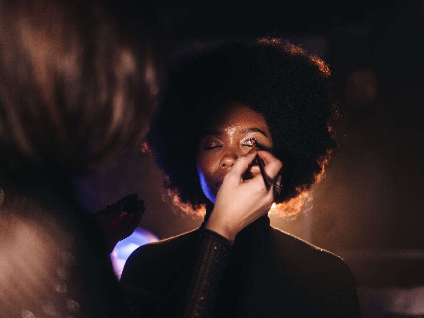 Il trucco prima della serata all'Art Cafè